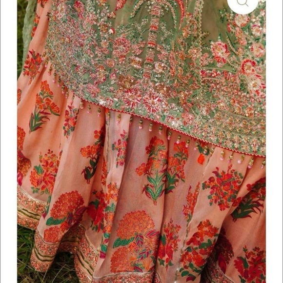 Elegant Green Embroidered Women's Dress - Picture 3 of 9